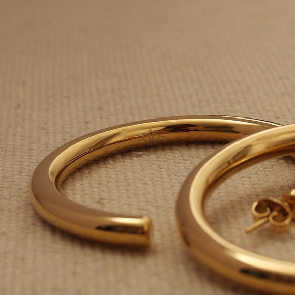 Inner Harmoni 18K Gold Plated Elegant Gold Hoop Earrings - Picture 3 of 3